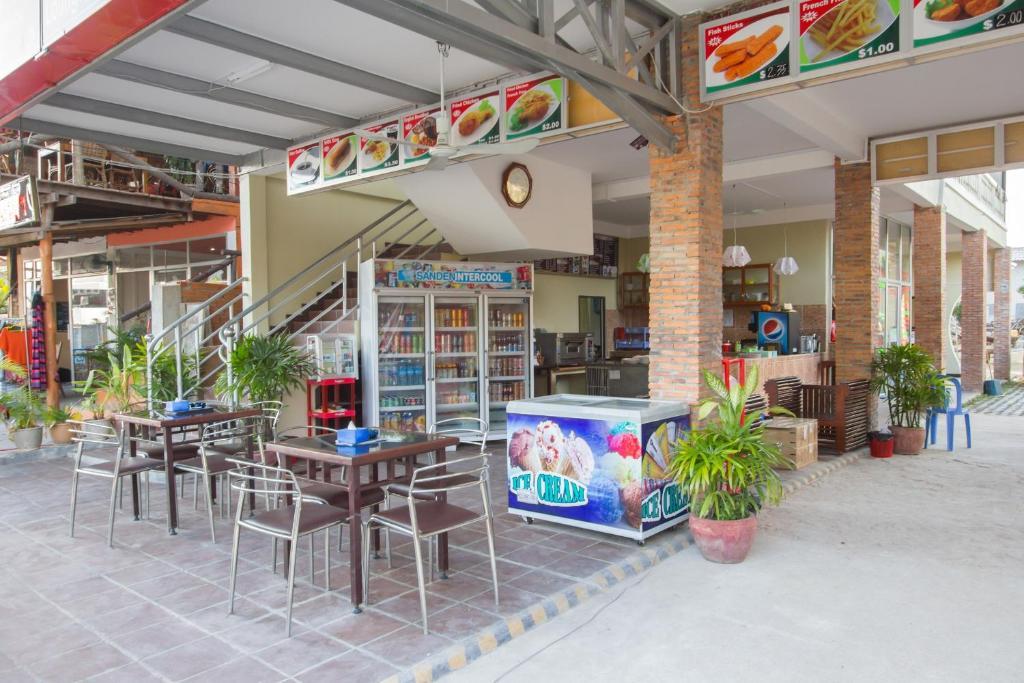 Sakal Guesthouse Restaurant & Bar Sihanoukville Exteriör bild