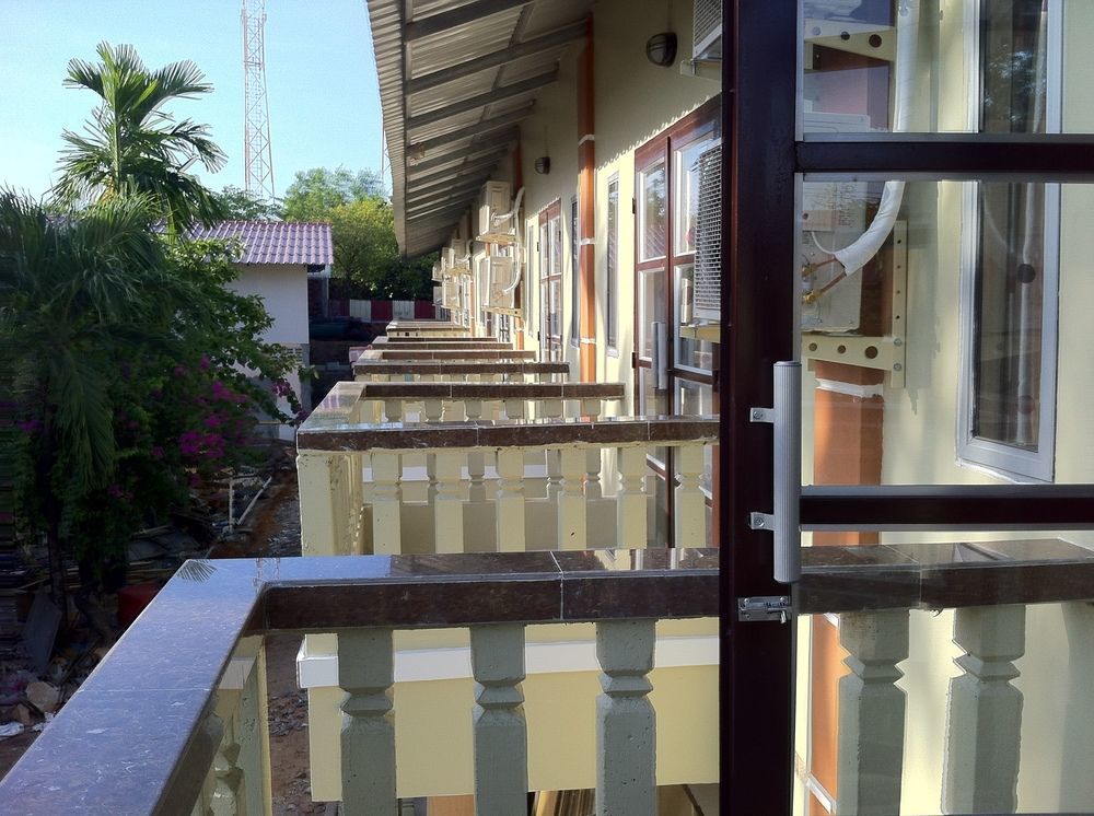 Sakal Guesthouse Restaurant & Bar Sihanoukville Exteriör bild