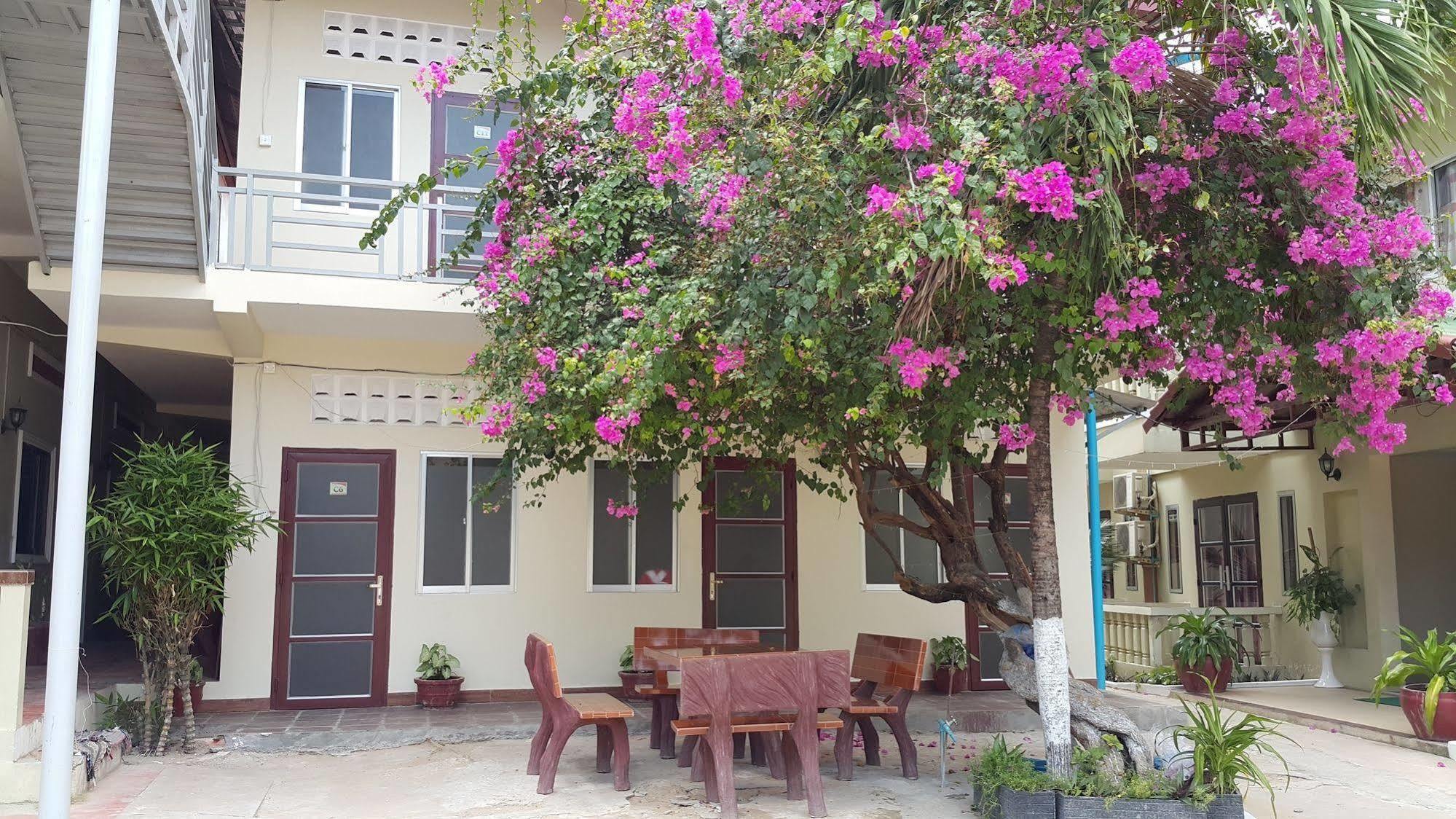 Sakal Guesthouse Restaurant & Bar Sihanoukville Exteriör bild